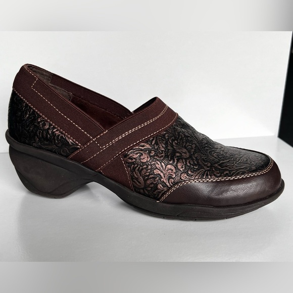 White Mountain Clogs - Picture 7 of 8